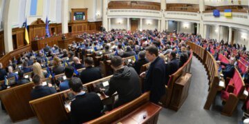 Парламент услід за воєнним станом схвалив продовження мобілізації