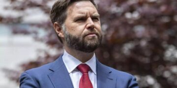 “Трамп подставил”: Романенко о политическом тупике для Джей Ди Вэнса