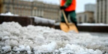 Корупція на зимових дорогах: у столиці викрили схему із закупівлею технічної солі