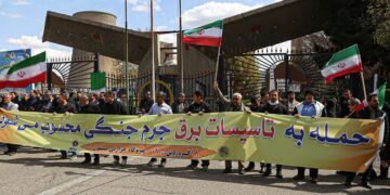 Иран создает из людей “живую цепь”, чтобы прикрыть энергетику от ударов США