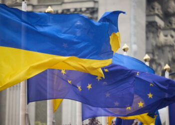 Две страны “зажали” деньги для Украины: застряли 45 миллиардов евро помощи