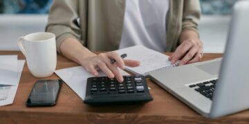 Владельцам бумажных трудовых книжек выдвинули условие: раскрыта судьба стажа после 10 июня