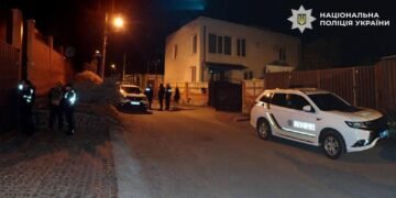 Озброєний напад посеред вулиці Києва: що сталось