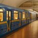 Небезпечні розваги у метро Києва: пасажири заради відео ламають обладнання