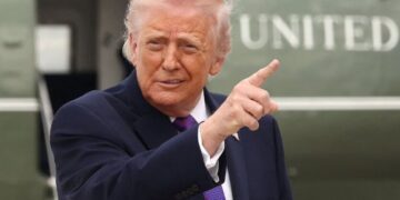 Иран открыл Ормузский пролив, но блокада США остается: что заявил Трамп