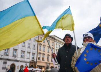 WSJ: Европа закрывает глаза на тревожные сигналы в Украине