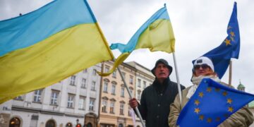WSJ: Европа закрывает глаза на тревожные сигналы в Украине
