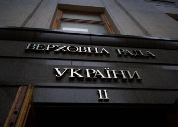 Дацюк: Рада принимает антиконституционные законы при молчаливом согласии экспертов