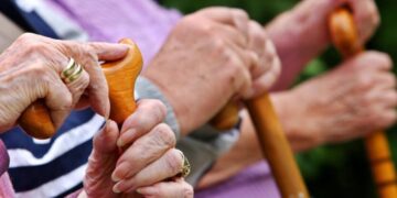 Конец специальных пенсий и накопления: в Украине готовят радикальную пенсионную реформу