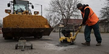 В Украине до мая отремонтируют все основные дороги, – Свириденко