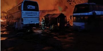 Повреждено судно в порту и уничтожены автобусы: РФ массированно ударила по Одесской области