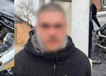 Вогняна помста під Києвом: чоловік через ревнощі знищив авто