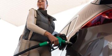 АЗС массово недоливают водителям топливо: какие заправки в черном списке