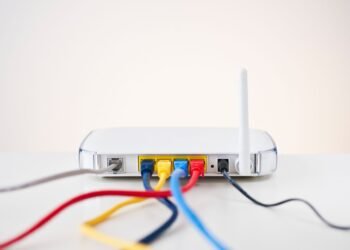 СБУ и ФБР “накрыли” шпионскую сеть: россияне взламывали Wi-Fi роутеры по всему миру