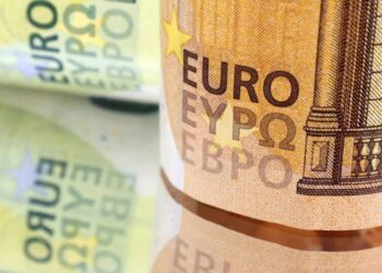 Курс евро под прицелом: бизнес впервые спрогнозировал стоимость европейской валюты через год