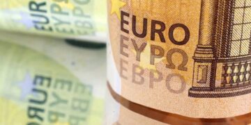 Курс евро под прицелом: бизнес впервые спрогнозировал стоимость европейской валюты через год