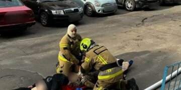 Смертельна пожежа в Києві: рятувальники боролися за життя двох жінок