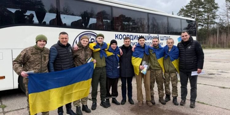 Украина вернула семерых гражданских из российского плена