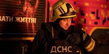 Россияне нанесли удар по Николаеву: повреждены высотка, авто и трамвайные пути