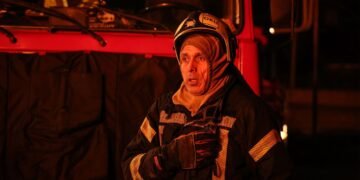 Россия нанесла удар по Запорожью: в городе повреждены высотка и предприятие