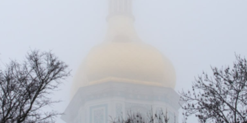 Світло в темряві і оригінальні кошики: як у Києві почалось святкування Великодня, – ВІДЕО