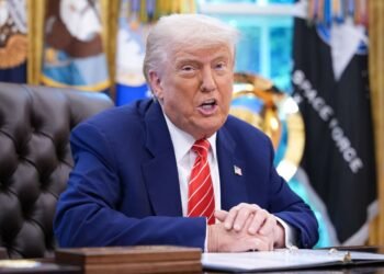 Трамп назвал Ирану точное время для открытия Ормузкого пролива