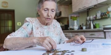 Пенсия без трудовой и через свидетелей: Рада упростила подтверждение стажа