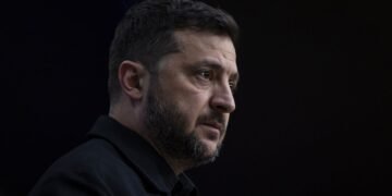 “Мы не враги”: Зеленский ответил Вэнсу на заявления о сокращении помощи США