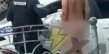 Голий чоловік у центрі Києва: що побачили перехожі