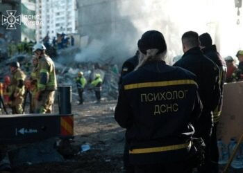 Київ під ракетною атакою: вибухи, пожежі та руйнування