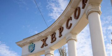 У центрі Херсона російський дрон влучив у газопровід – постраждали троє людей