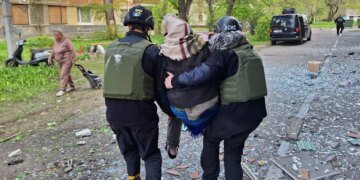 Обстріли Марганця та Нікополя на Дніпропетровщині: четверо поранених та руйнування