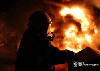 "Абсолютний цинізм – просити тишу для пропагандистських святкувань і завдавати таких ударів перед тим" – Зеленський про нічну атаку рф