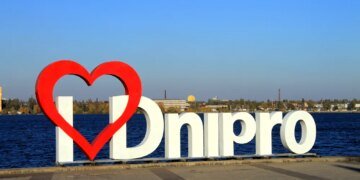 Ворог увечері завдав удару по Дніпру, чотири людини загинули – Зеленський