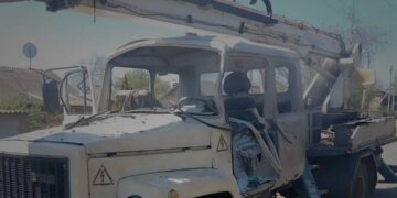 Дрон рф влучив в автомобіль енергетиків ДТЕК на Дніпропетровщині