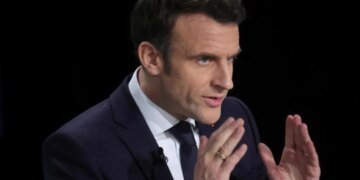 «Это полное неуважение», – Макрон потребовал порядка на саммите. ВИДЕО
