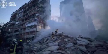 Попадания в порты, удары по объектам энергетики и жилым домам: подробности обстрела Украины