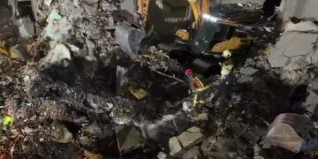 Кількість загиблих унаслідок нічної атаки на Київ зросла до 21