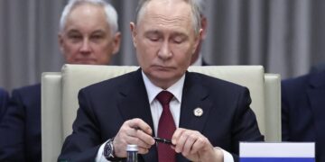 Ветеран ЦРУ: ФСБ сейчас имеет больше власти над россиянами, чем КГБ во времена СССР