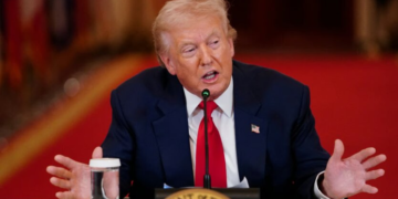FT: Путин и Зеленский потеряли интерес к посредничеству Трампа