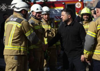 24 погибших, среди них трое детей: Зеленский почтил жертв удара РФ по Киеву