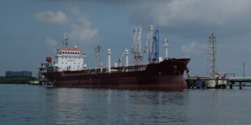 Экспорт нефти РФ просел почти на 17% после ударов по портам, – Власюк