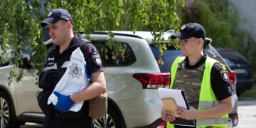В Киеве мужчина стрелял посреди улицы: что известно