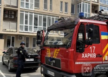 Россияне с утра атакуют Харьков ударными дронами: бьют по домам и АЗС, есть раненые