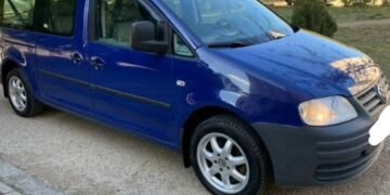 Озброєний стрілець на волі: у Києві обстріляли авто, нападник втік до метро