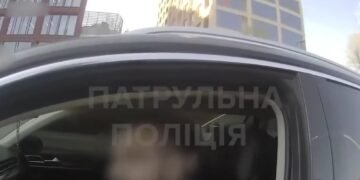 Небезпечна втеча у Києві: ДТП з постраждалою під час перевірки