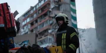 Киев под массированным ударом ракет и дронов: в городе повреждены дома и возникли пожары