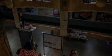 У метро Києва обмежили комфорт: додаткові місця можуть створити небезпеку
