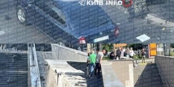 Кривава ДТП в Києві: авто знесло людей біля підземного переходу
