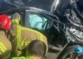 Пекло в Києві: рятувальники вирізали водія з авто після смертельної ДТП